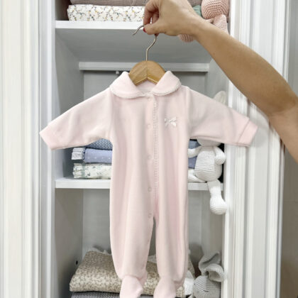 Pijama terciopelo rosa cuello bebé